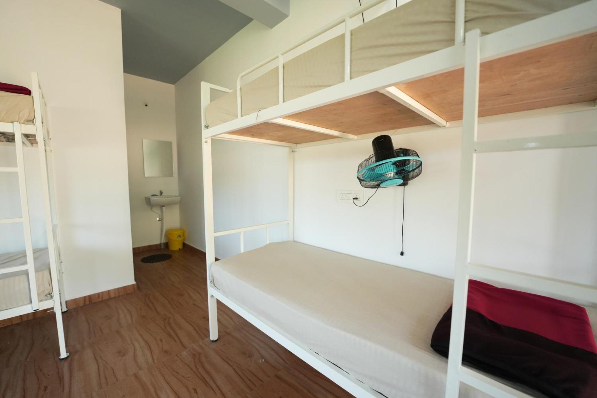 Borrbo Beach Hostel Gokarna Exterior photo