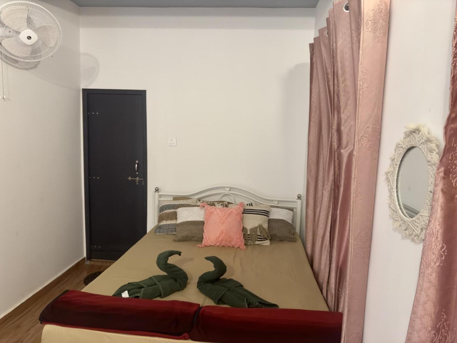 Borrbo Beach Hostel Gokarna Exterior photo